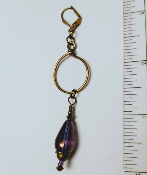 🚫SOLD🚫Antique Brass & Glass Teardrop Earrings - Picture 8 of 8